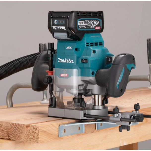 Makita RP001G 40 V XGT® iegremdējama frēze   (4)