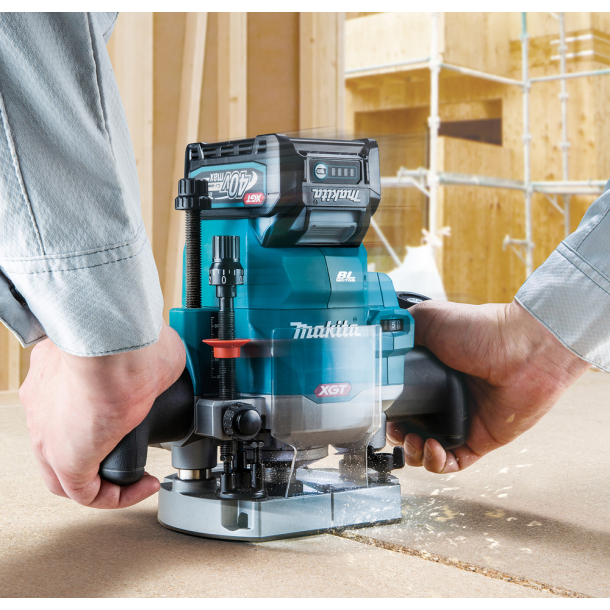 Makita RP001G 40 V XGT® iegremdējama frēze   (6)